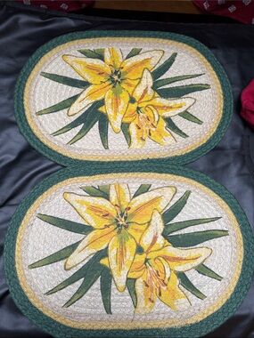 Yellow Lily Braided Oval Place Mats with Green Trim